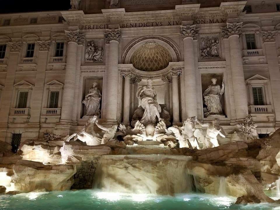 rome trevi fountain 